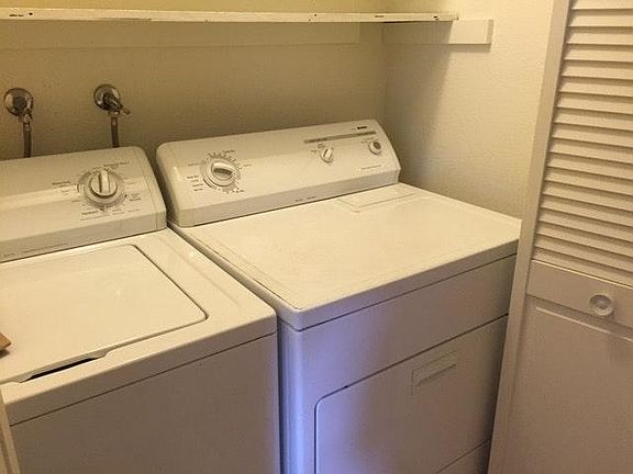 5th image of 127 Southampton Ln
