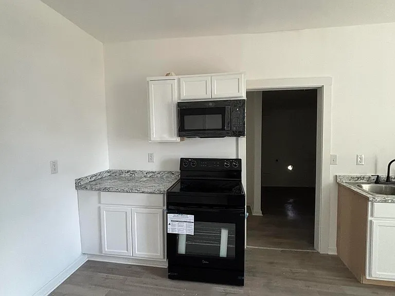 1744 Hicks St — Photo 15