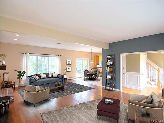 5th image of 10 Whisper Woods Dr