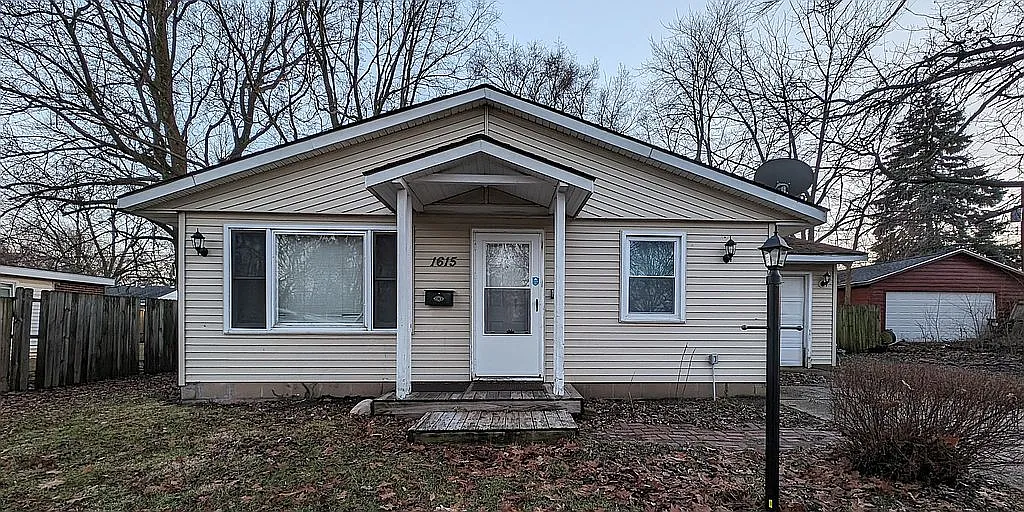 1615 Williamsburg Dr photo 1