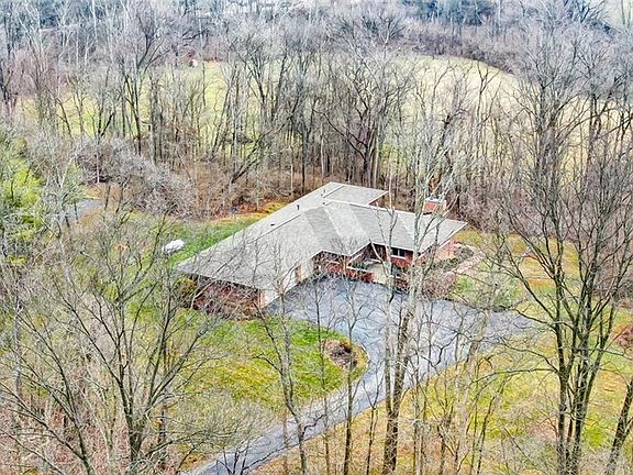 2nd image of 11420 Walnut Woods Ln