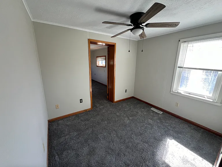 342 Crawford Ave — Photo 8