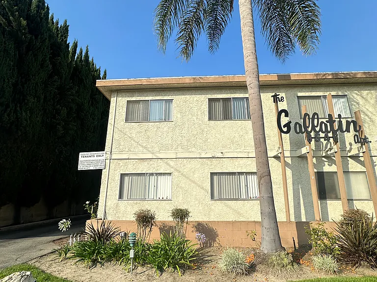 Gallatin Apartments — Photo 8