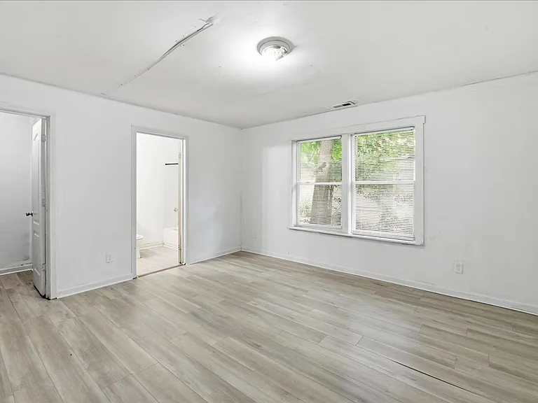 2828 N Gale St — Photo 7
