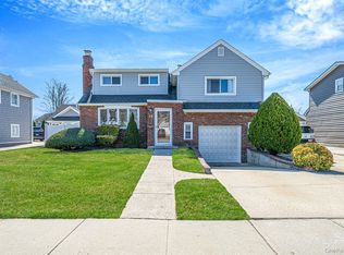 12 Rutland Rd, Massapequa, NY 11758