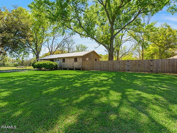 2nd image of 821 Chemin Agreable Rd