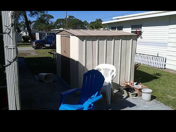 Small storage shed