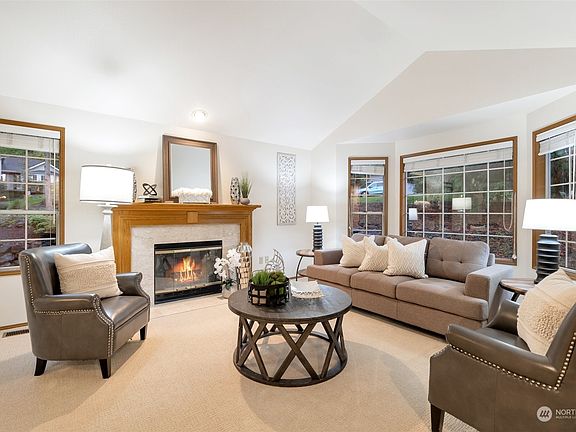 3rd image of 480 Indigo Place NW