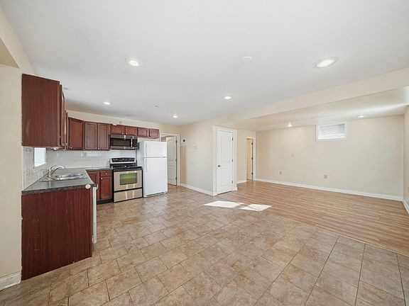 4th image of 4201 S 52nd St APT 2