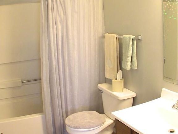 4th image of 8493 Woodgrove Ct