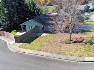 605 SE Parkway Dr, Winston, OR 97496