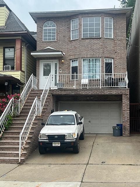 1st image of 325 Arlington Ave