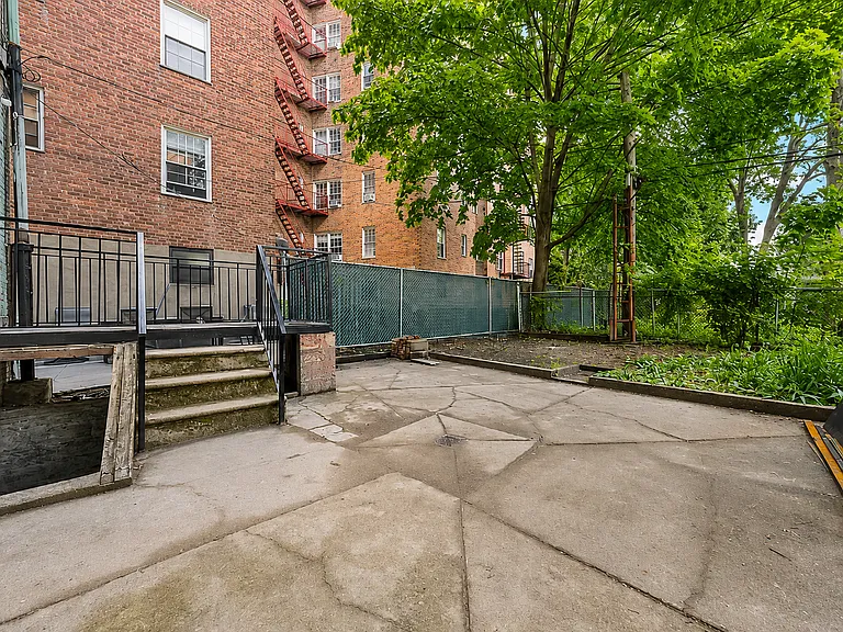 138 Noble St #G — Photo 7