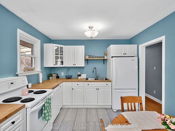 5th image of 316 Hanly St