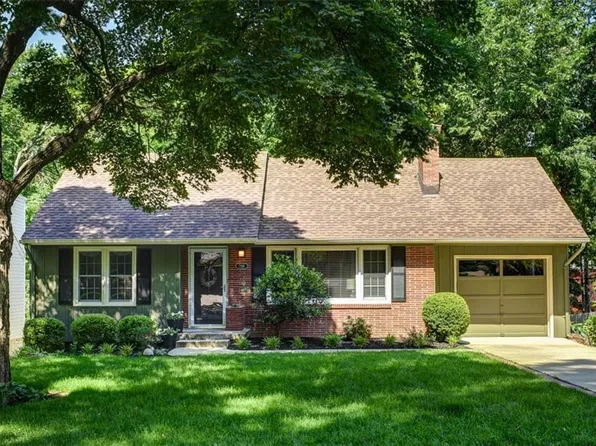 7516 Juniper St, Prairie Village, KS 66208