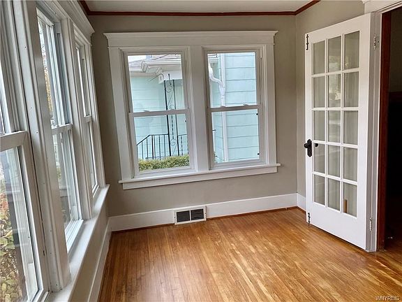 4th image of 68 Brinton St