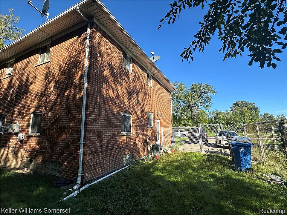 28215 Cherry St, photo 3