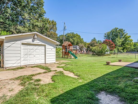 2nd image of 8398 Booneville Dr
