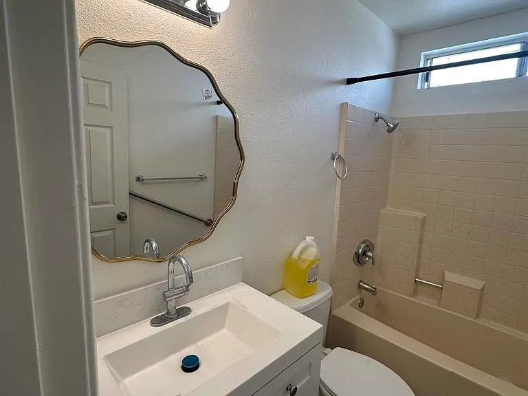 1798 Sherbrooke St #1 — Photo 14