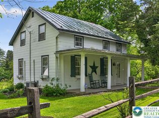 5686 Cetronia Rd, Allentown, PA 18106