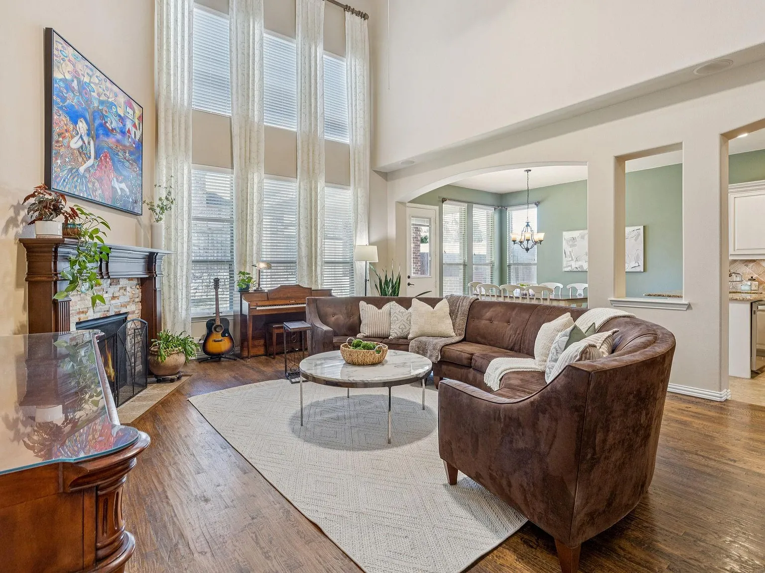 5 bed, 3915 sqft, $3,900 — Photo 4