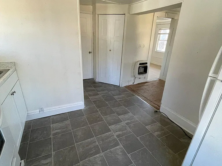 414 E 2nd St #B — Photo 7