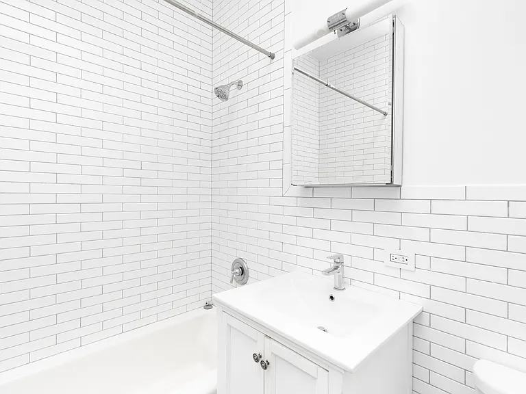 135 William St #3B — Photo 8