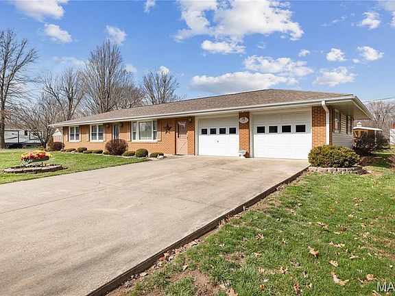 3rd image of 19 Westwood Dr