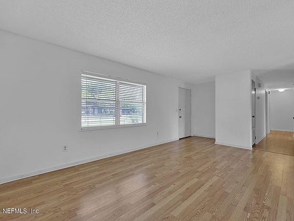 5th image of 2457 SEYMOUR Street