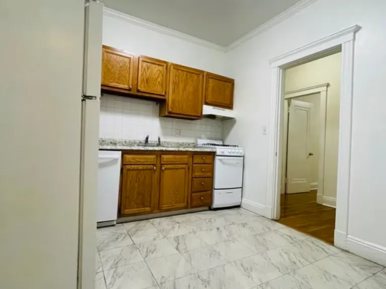 46 Chiswick Rd #2 — Photo 2