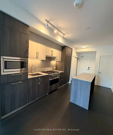 8 Manor Rd W #409 — Photo 2