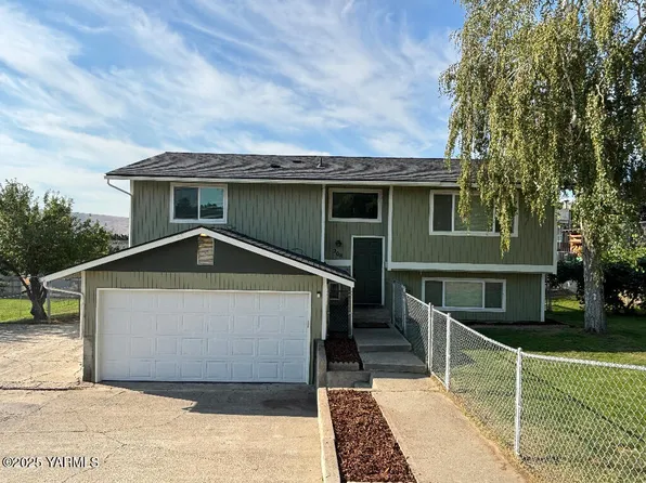 208 W Goodlander Rd, Selah, WA 98942