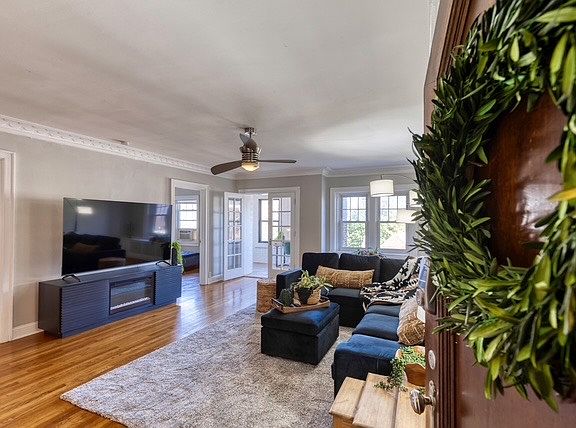 4th image of 801 W 48th St #501