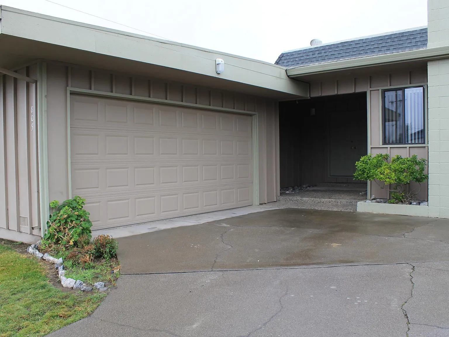 3 bed, 1468 sqft, $2,000 — Photo 1