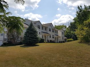 305 Terra Springs Cir, Volo, IL 60020