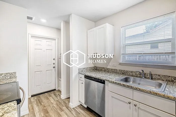 458 Ferris Ave — Photo 5