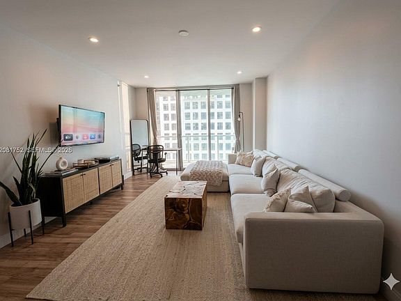 4th image of 500 Brickell Ave APT 1806