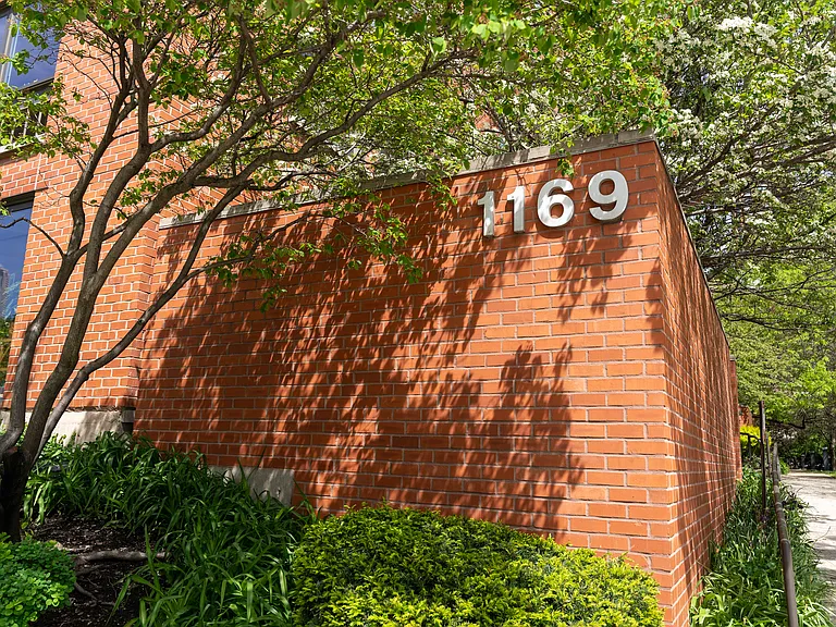 1169 S Plymouth Ct #302 — Photo 15