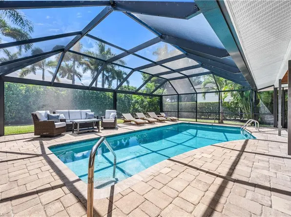 718 Old Trail Dr, Naples, FL 34103