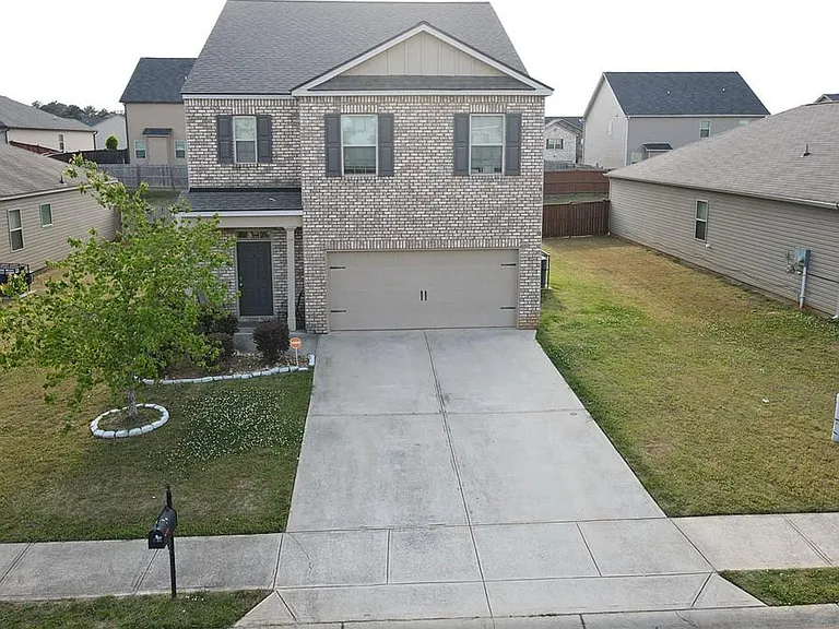 2084 Sawgrass Dr — Photo 17