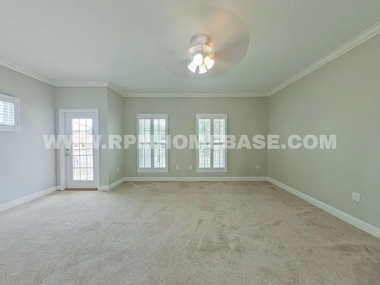 1705 E Gadsden St — Photo 15