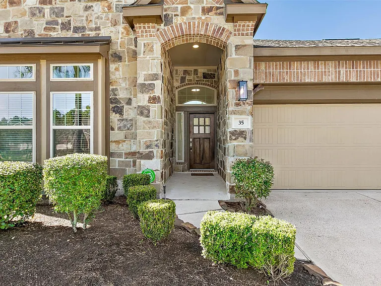 35 E Wolf Cabin Cir — Photo 3