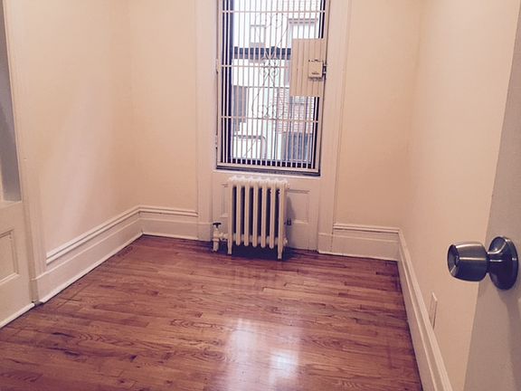 4th image of 215 E 86th St APT 2E