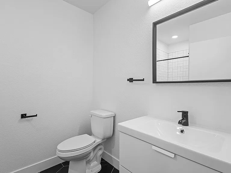 The Everett — Photo 23