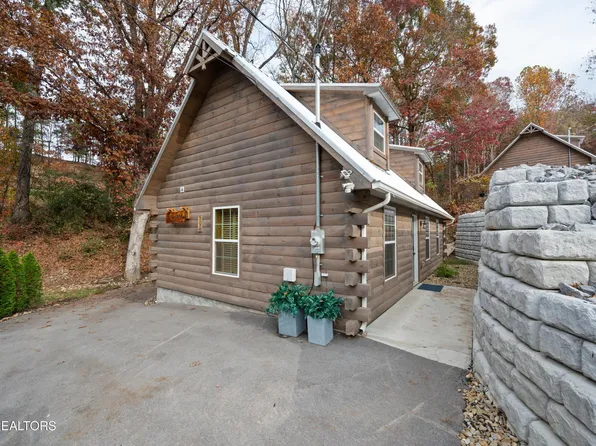 513 Golf Rd, Pigeon Forge, TN 37863