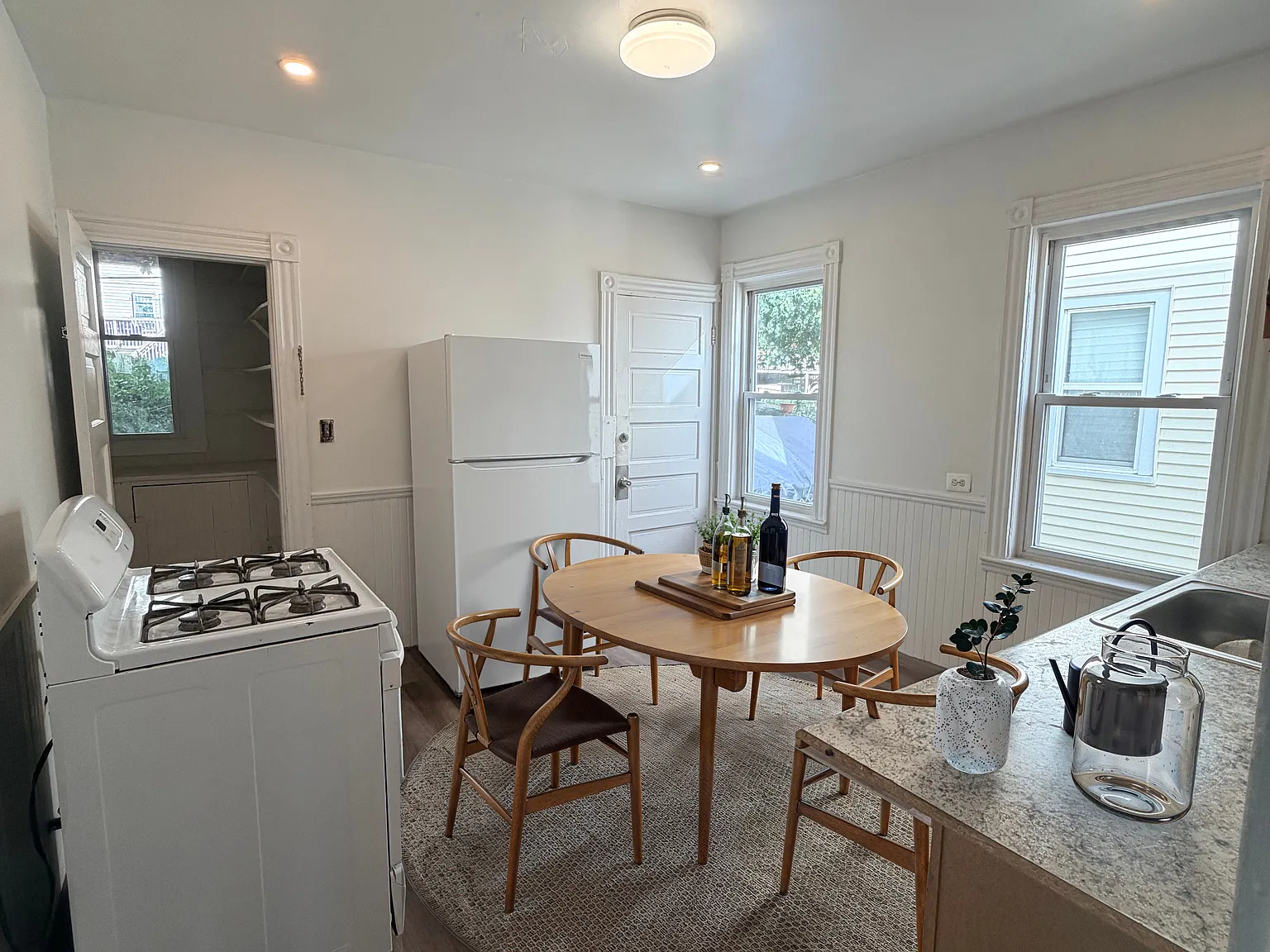 4 bed, 1426 sqft, $3,600 — Photo 2