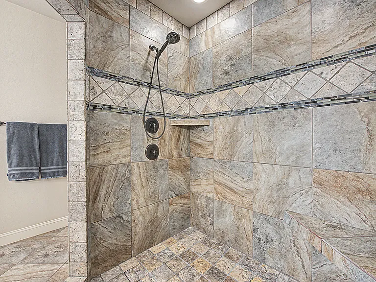 1202 Birkshire Cir — Photo 17