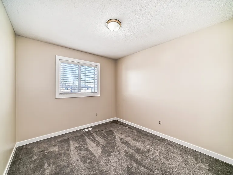 2362 29a Ave NW — Photo 38