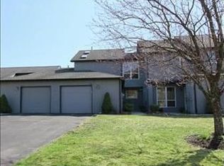 36 Pond Dr E, Rhinebeck, NY 12572