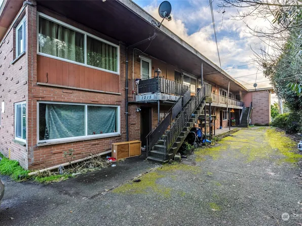 1215 Gregory Way, Bremerton, WA 98337